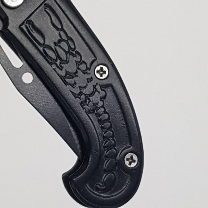 Briceag deschidere a lamei pe buton, lama otel, negru, scorpion, 16 cm