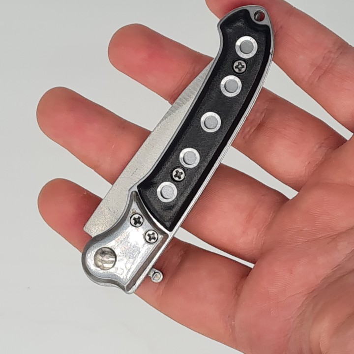 Briceag , negru, model 5 gauri, tais dublu, 22 cm , automat, M2
