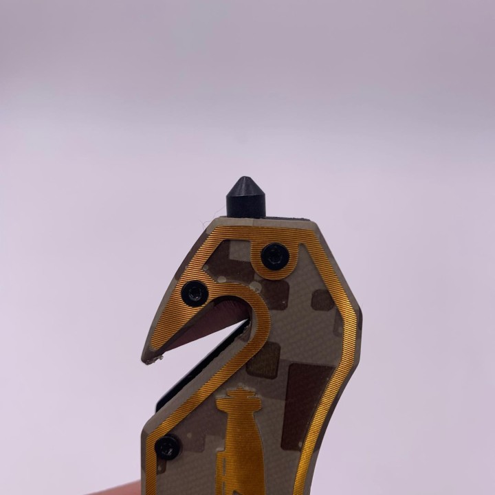Briceag manual, Model Navy, Auriu, Sistem Prindere la curea, Taiere Centura si spargator geamuri, Otel, 20 cm